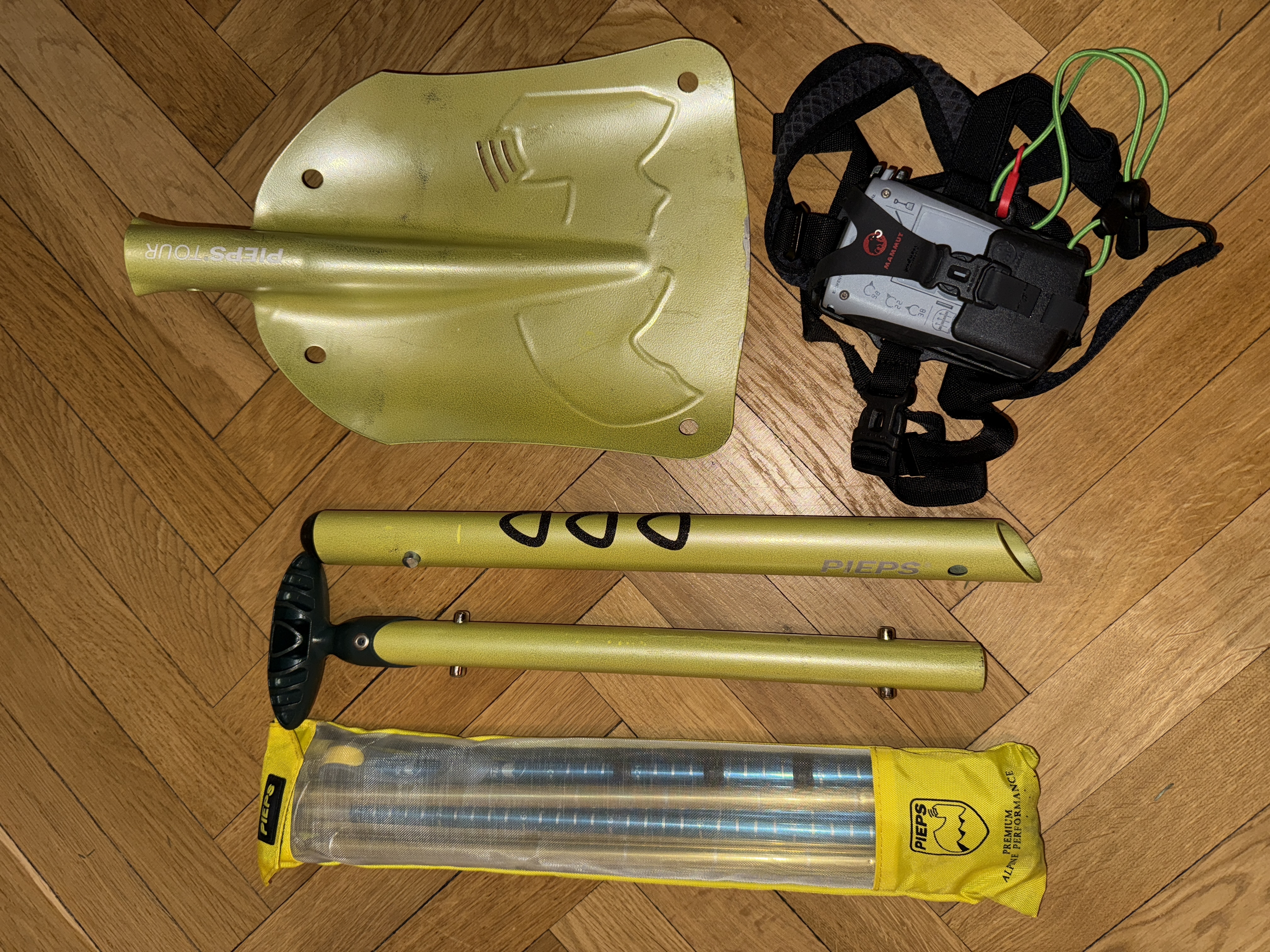Lavinkit tranceiver, sond och spade