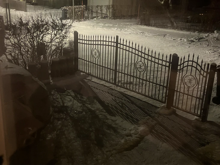 Parkeringsplats uthyres i linde bakom skyddad grind