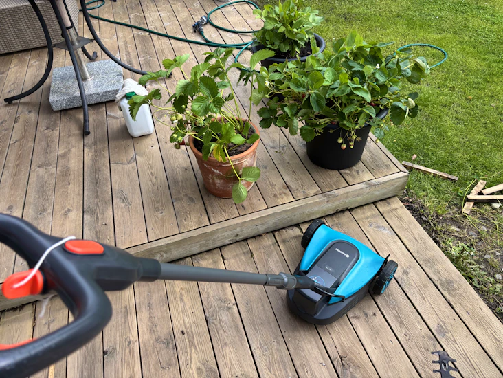 Batteridriven minigräsklippare