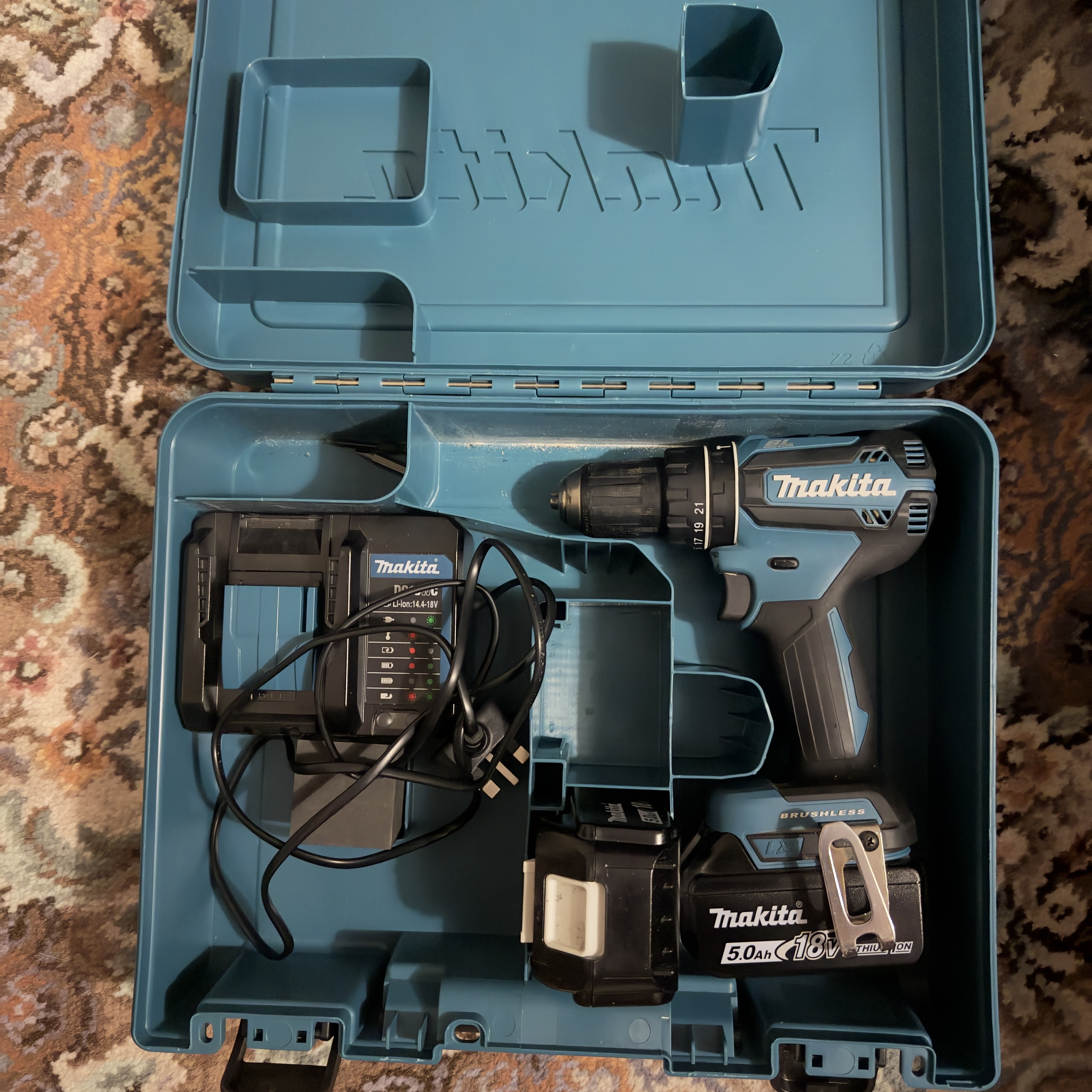 Makita drill and drill bit set