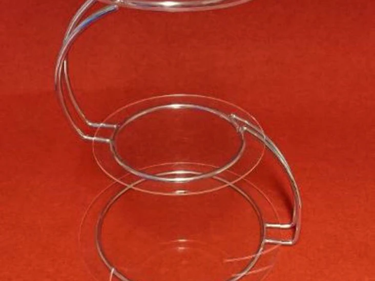 Tårtställning för 3 tårtor med brudpar