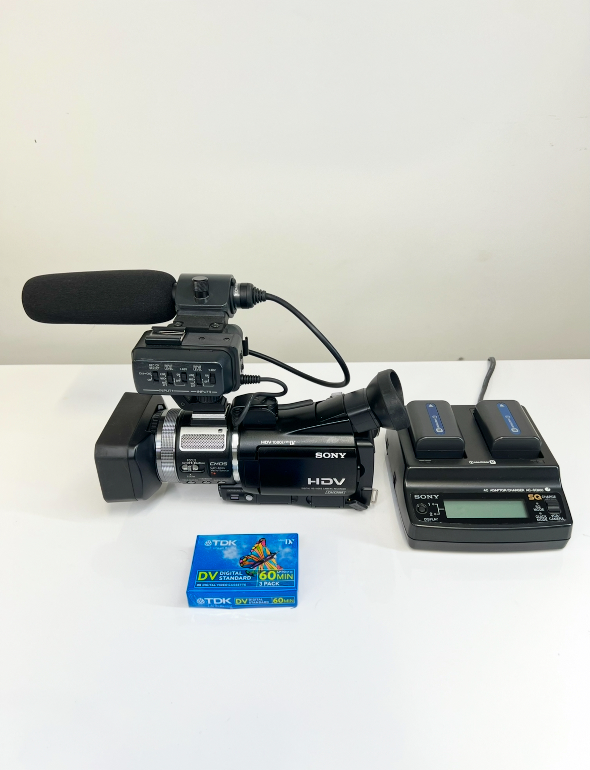 Sony camcorder hvr-a1e hdv  minidv with 1 x new 60 minute tape retro vintage video camera mini dv handycam