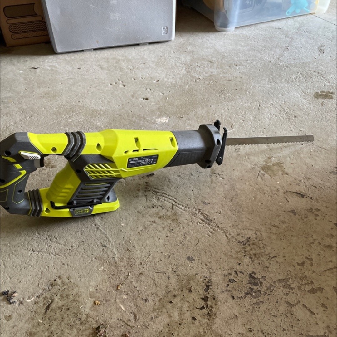 Elektrisk bajonettsag