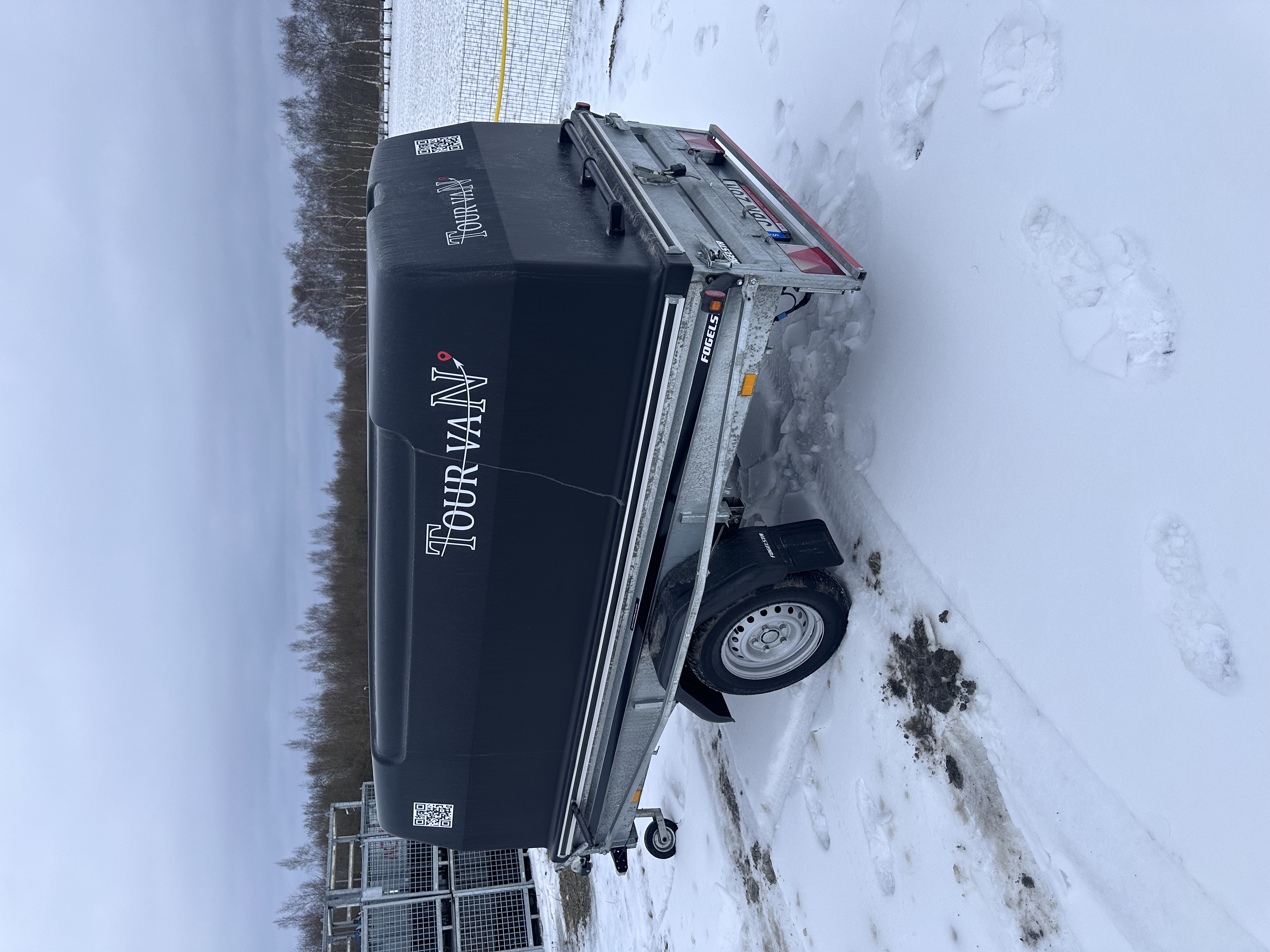 Fogelsta släp med kåpa 750kg uthyres