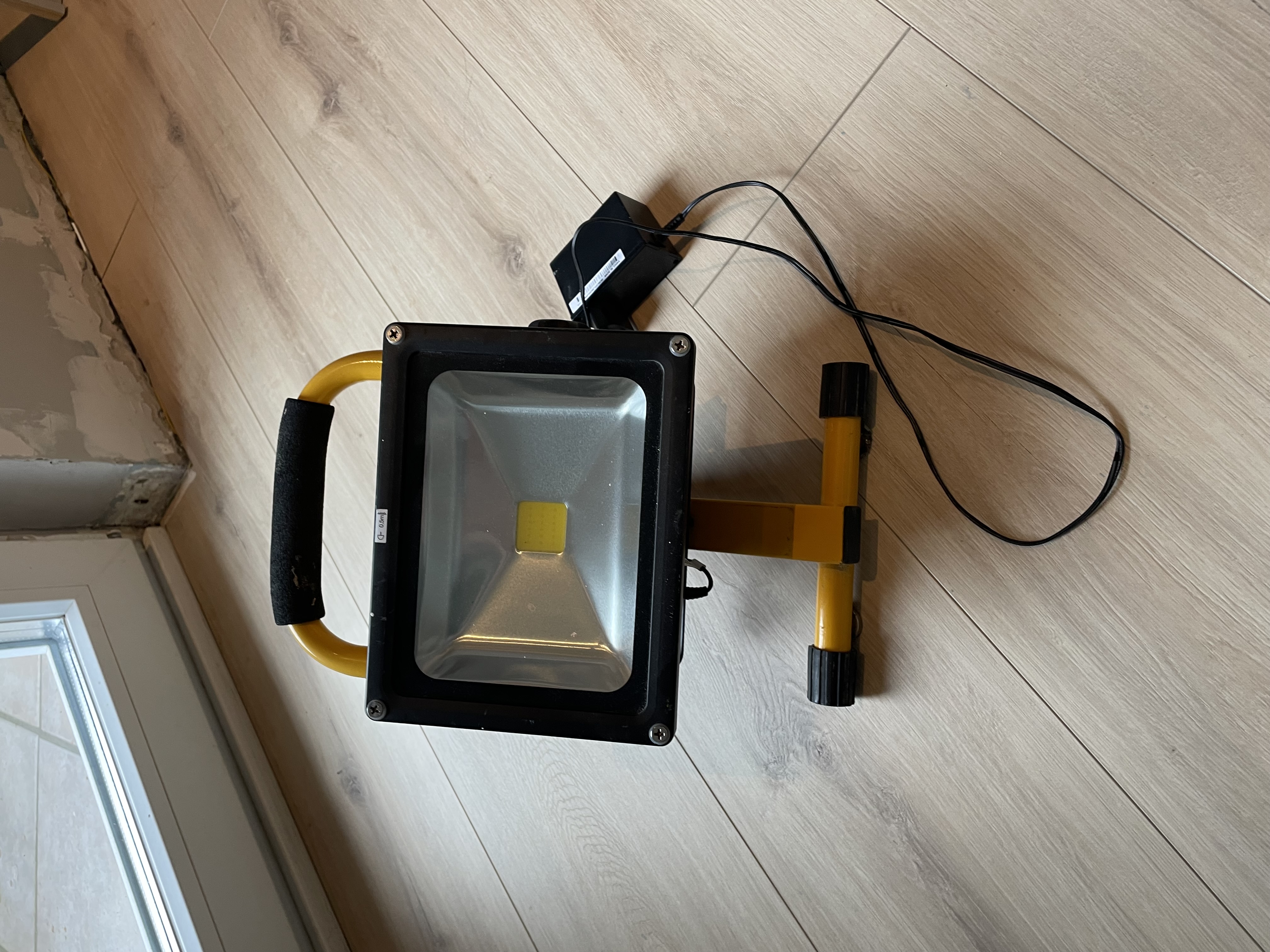 Led uppladdningsbar flood light