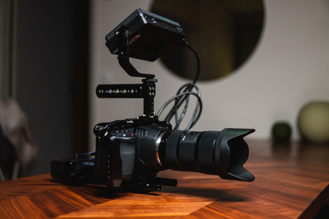 Blackmagic pocket cinema camera 6k + rig (utan objektiv)