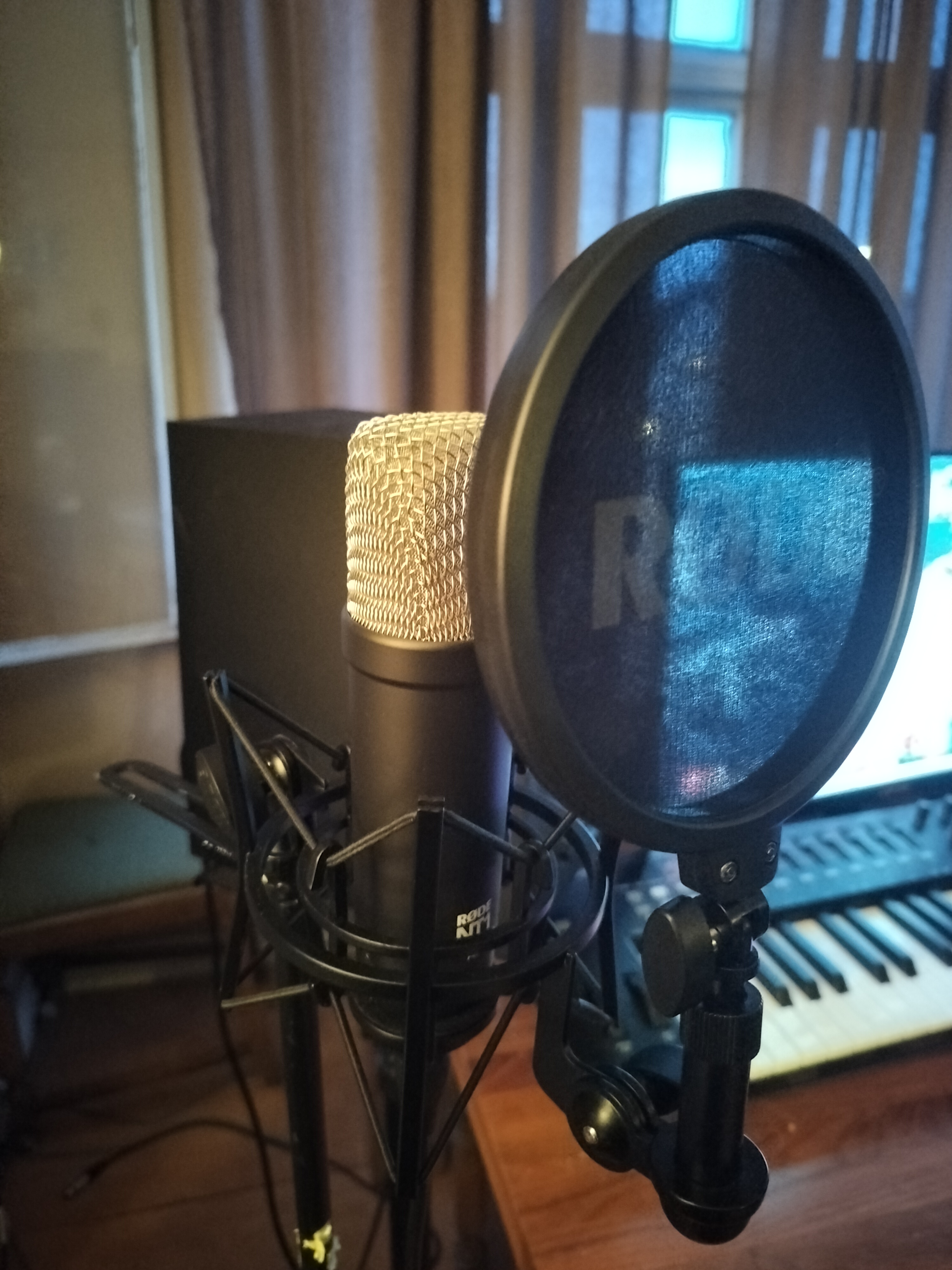 Røde nt1 med popfilter, shock mount, stativ og xlr kabel