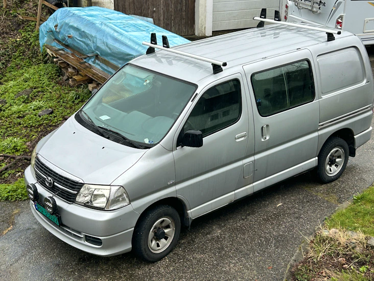Toyota hi-ace