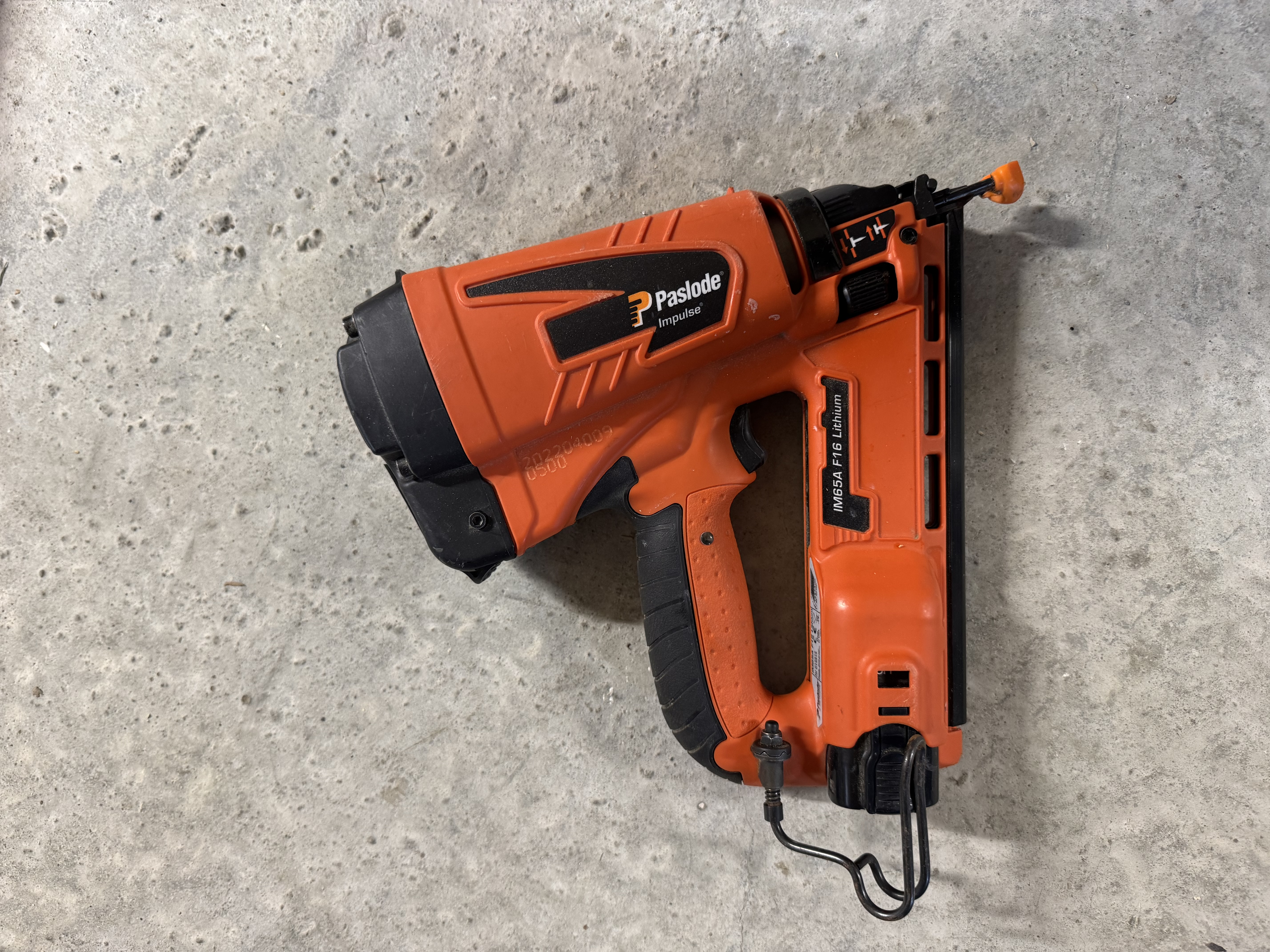 Paslode 1.6mm dykkpistol på gass – selvbetjent & superenkelt! 