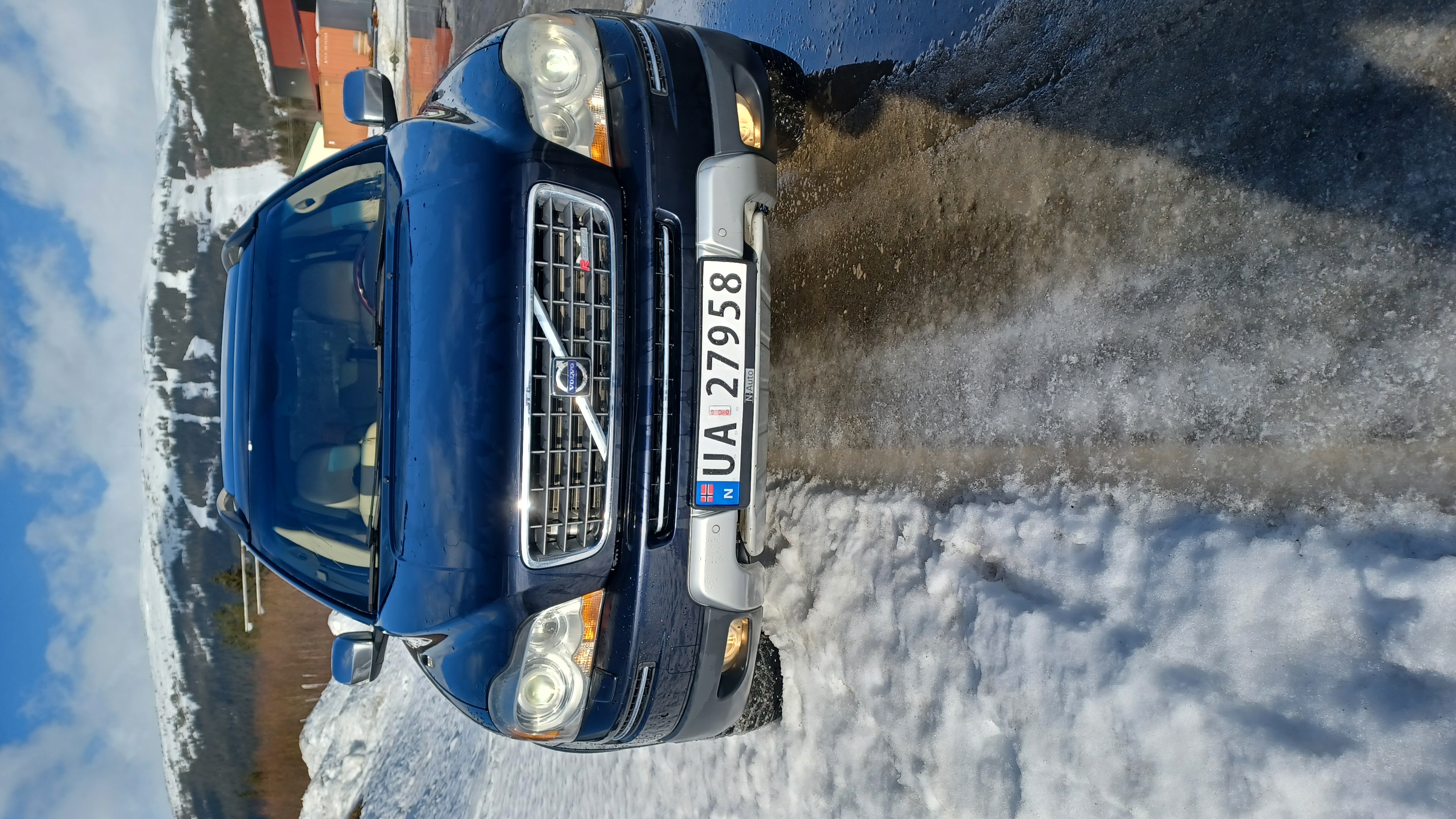 God volvo xc90 d5 4x4 7 seter leies ut.