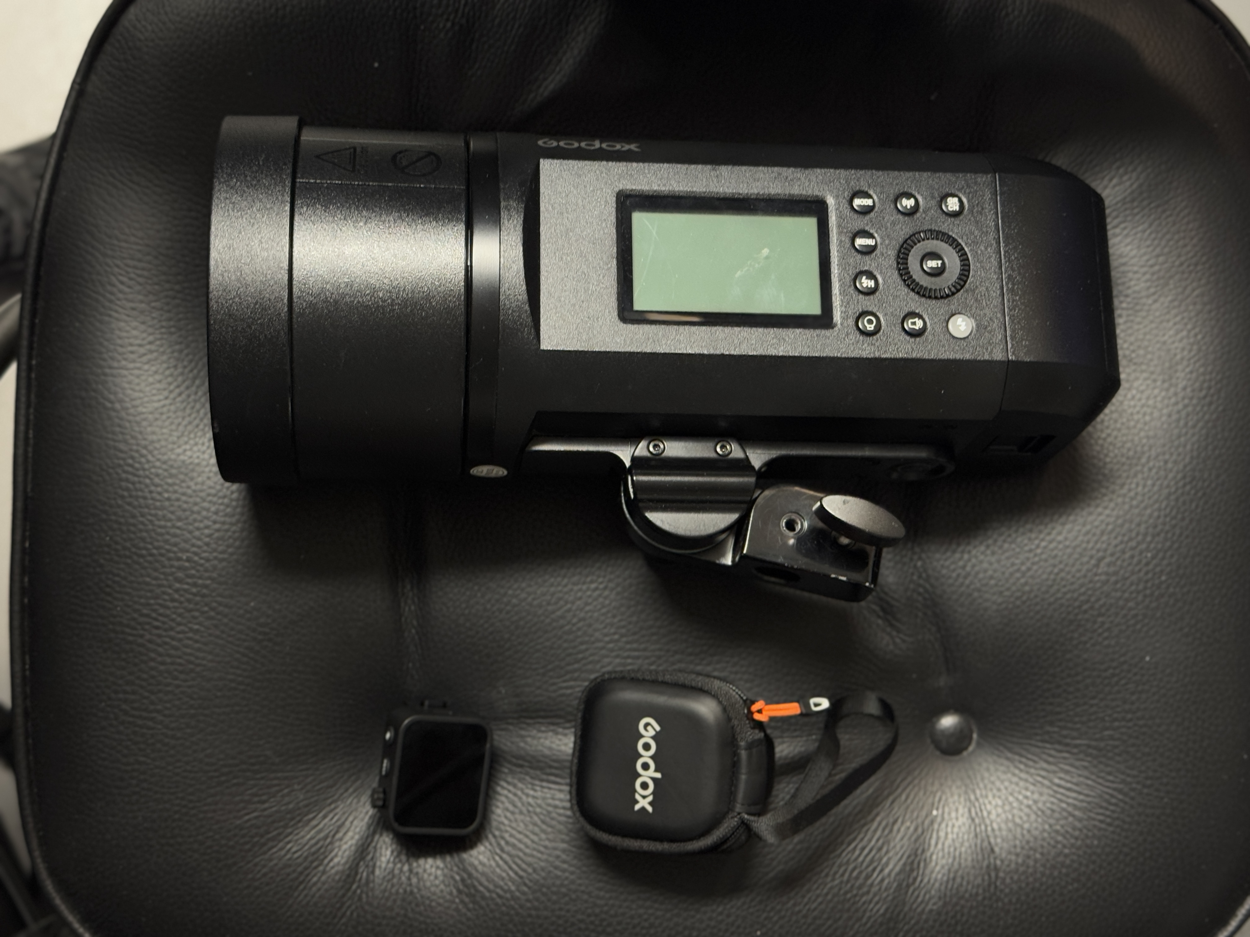 Tehokas godox ad600 pro -akkusalama + godox x3 nano -salamalähetin sony-kameroille