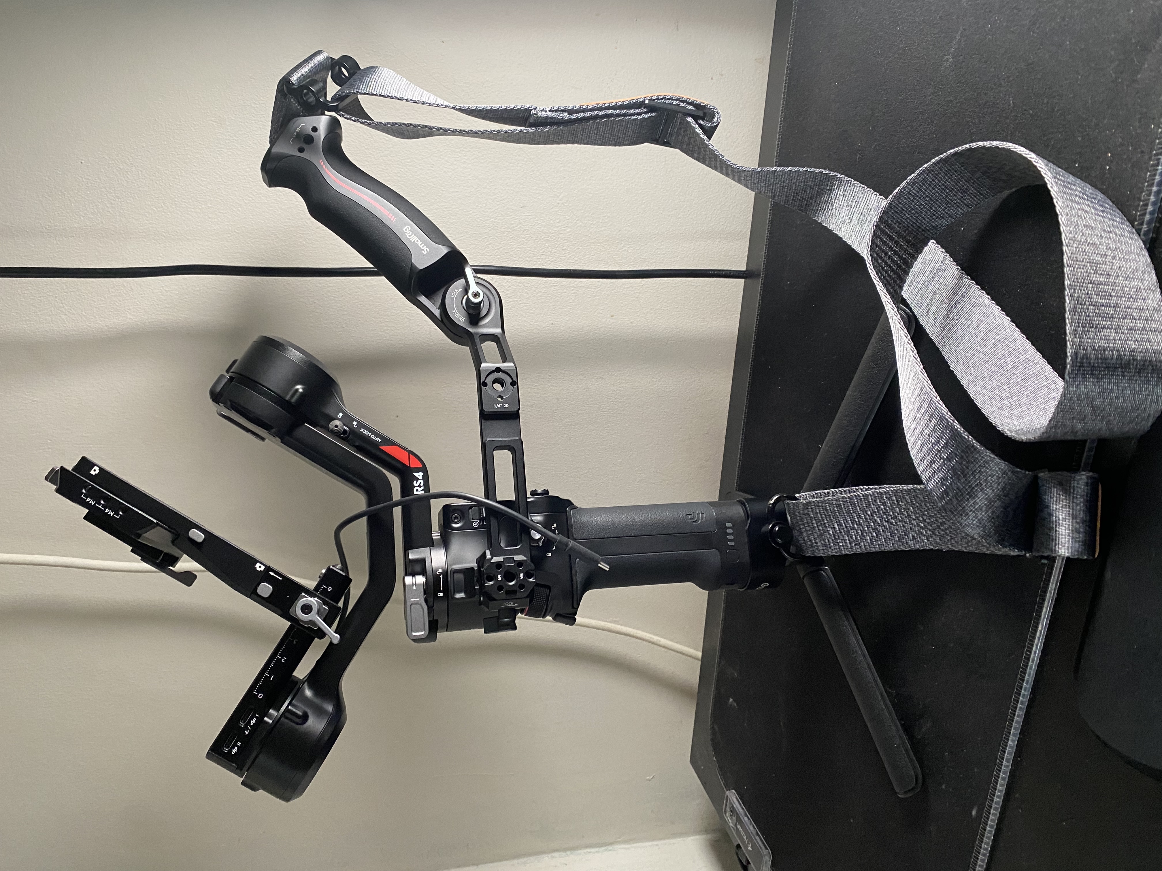 Dji rs4 gimbal (with sling handle and shoulder strap)