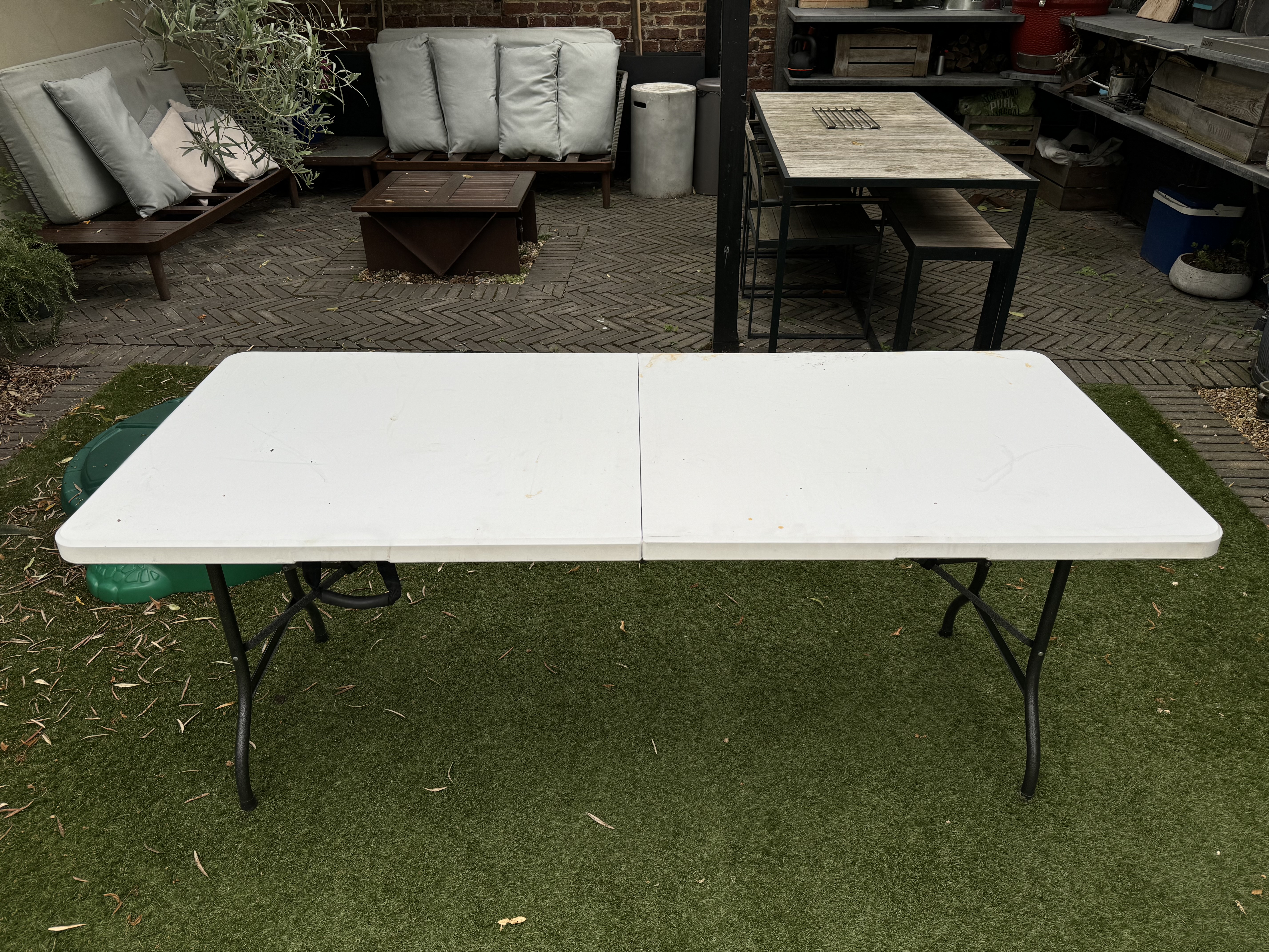 Folding table - 6ft