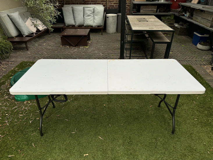 Folding table - 6ft