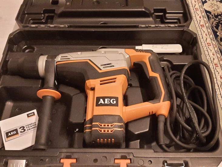 Aeg kombinerad bilningsmaskin och slag borr. proffs maskin