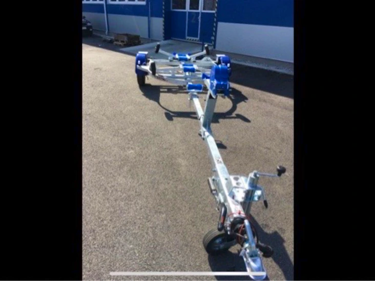 Bromsad båttrailer 80km/h