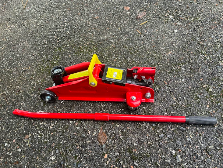 Mutterdragare och domkraft