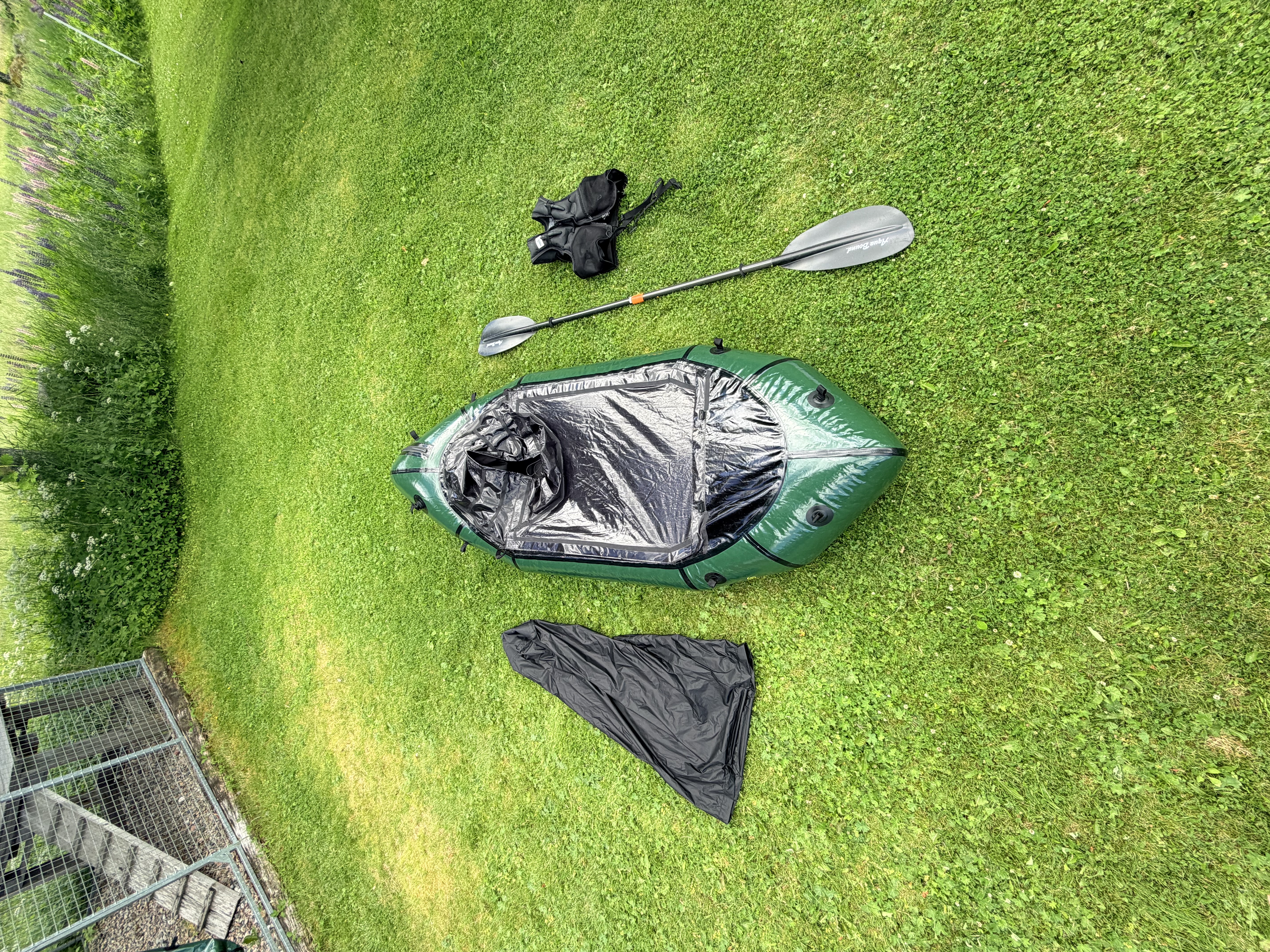 Packraft / uppblåsbar kajak för vildmarksäventyr