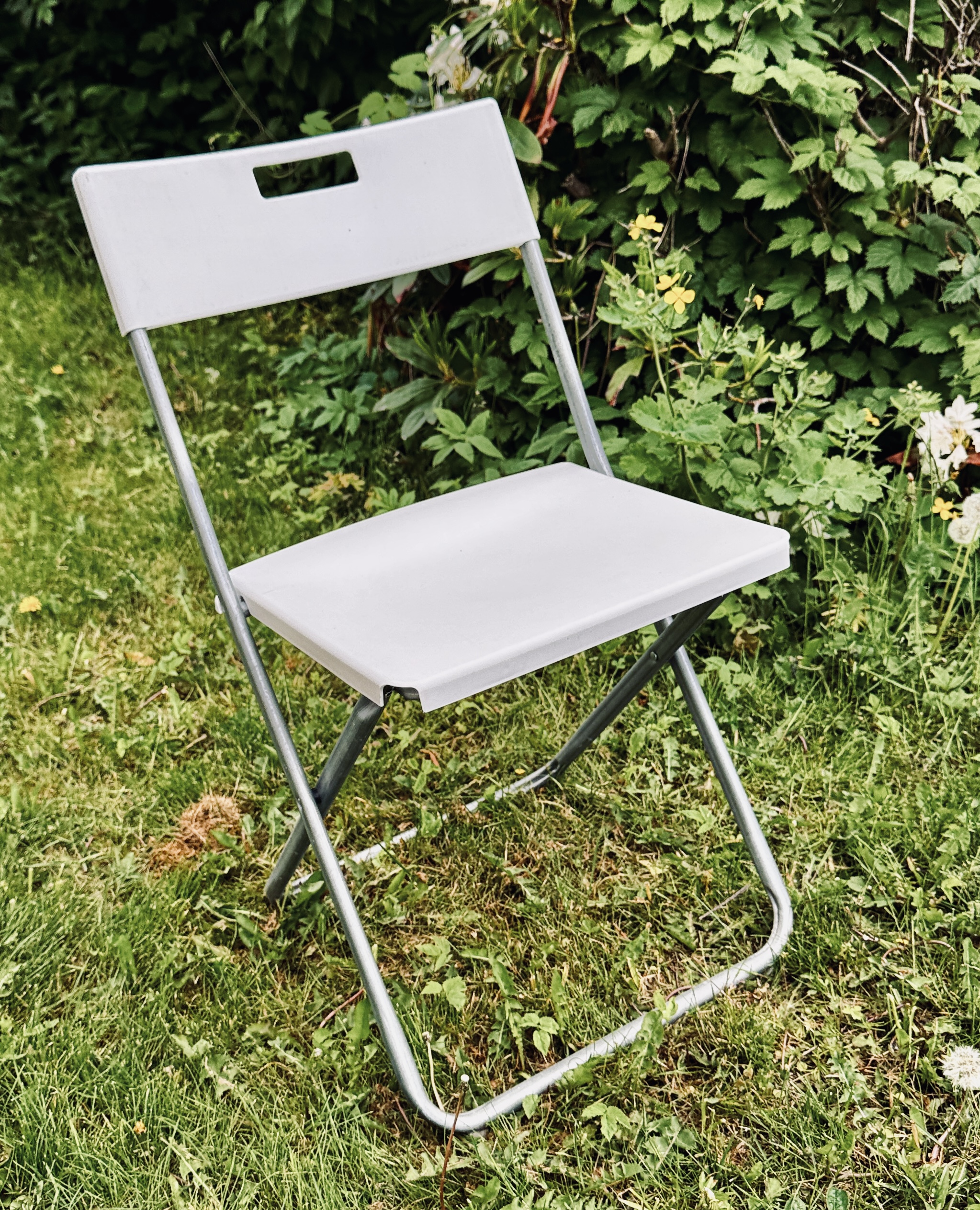 Vita klappstolar