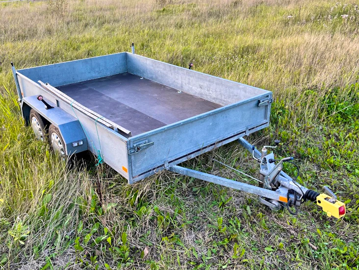 Avoin peräkärry / traileri, max paino 2000kg