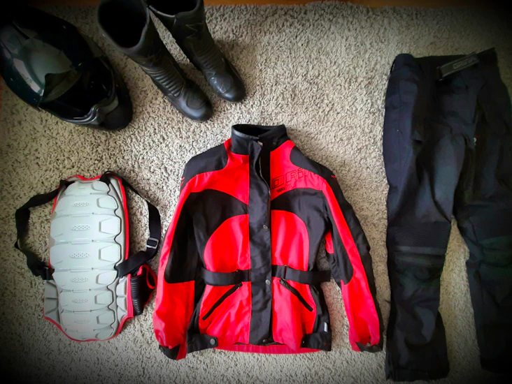 Komplett paket mc-kläder, skydd, boots, hjälm mm passande 160-180cm