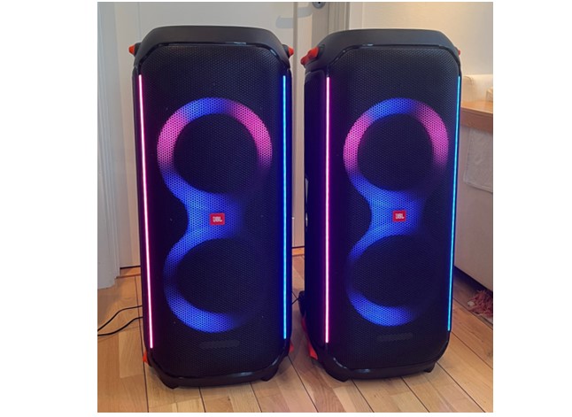 Kraftfullt högtalarpaket: 2st jbl 710 partyhögtalare inkl. 2 trådlösa mikrofoner!