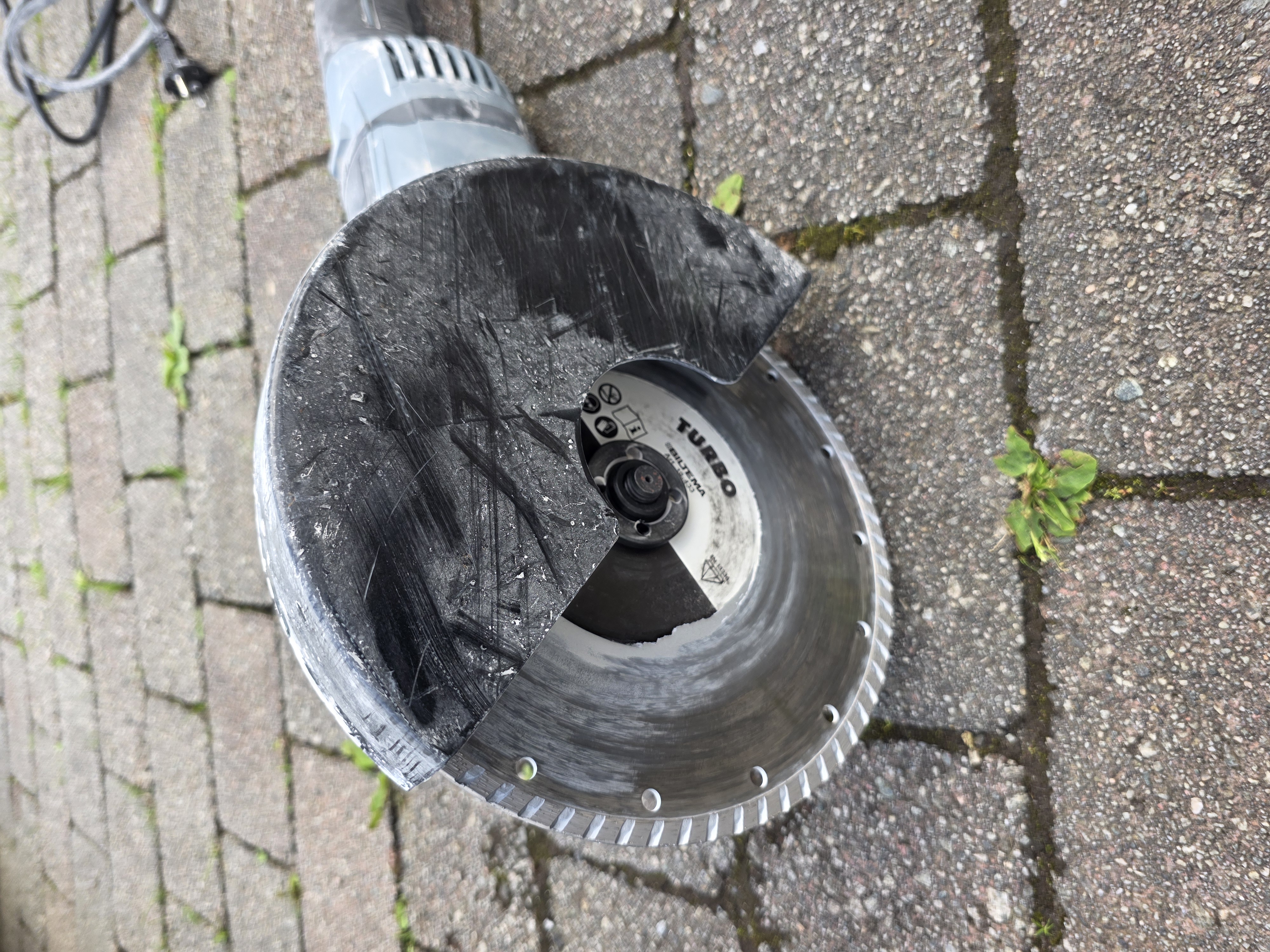 Vinkelsliper til stein og metall 
