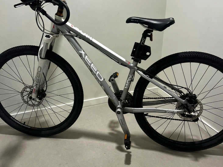 Fin offroadsykkel med dempere