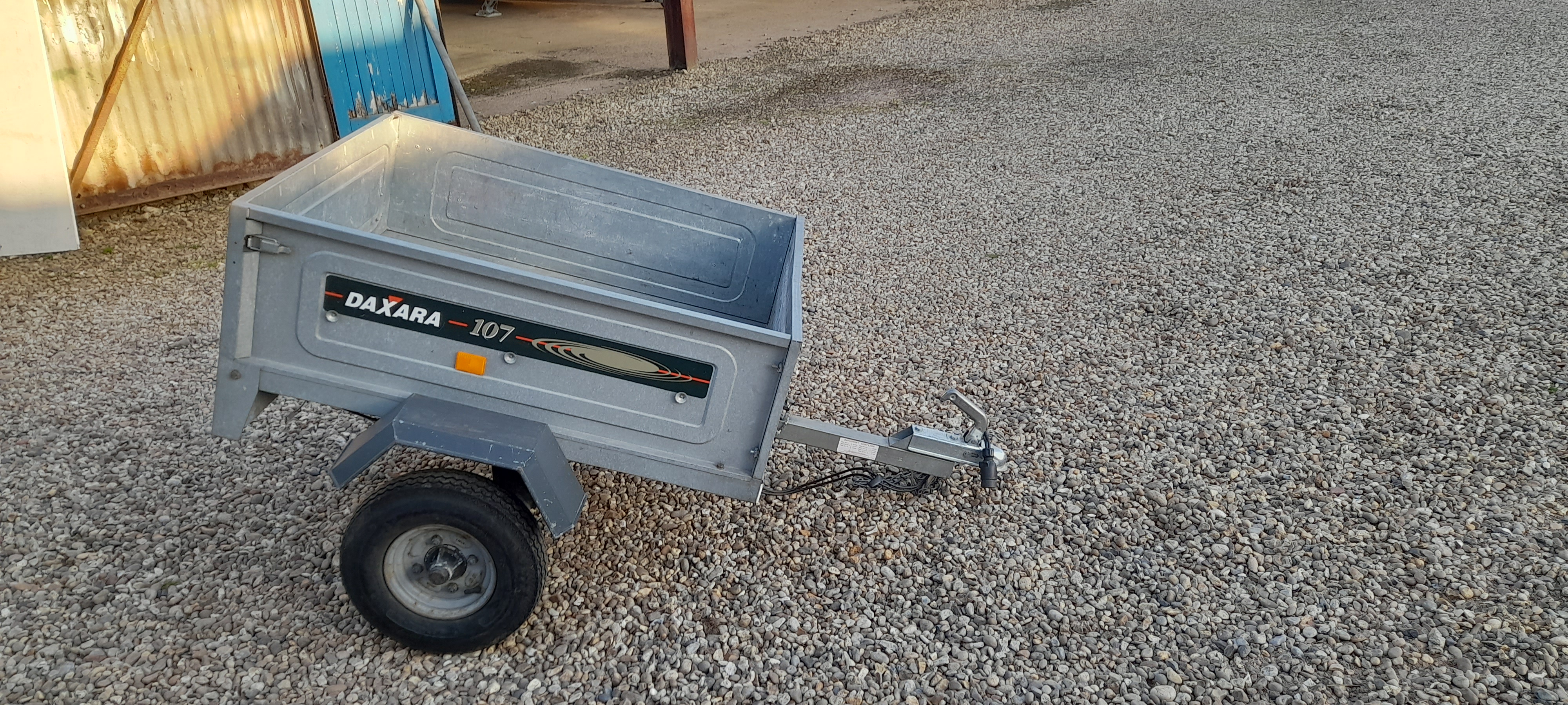 Small galvanised open trailer approx 3'x4'