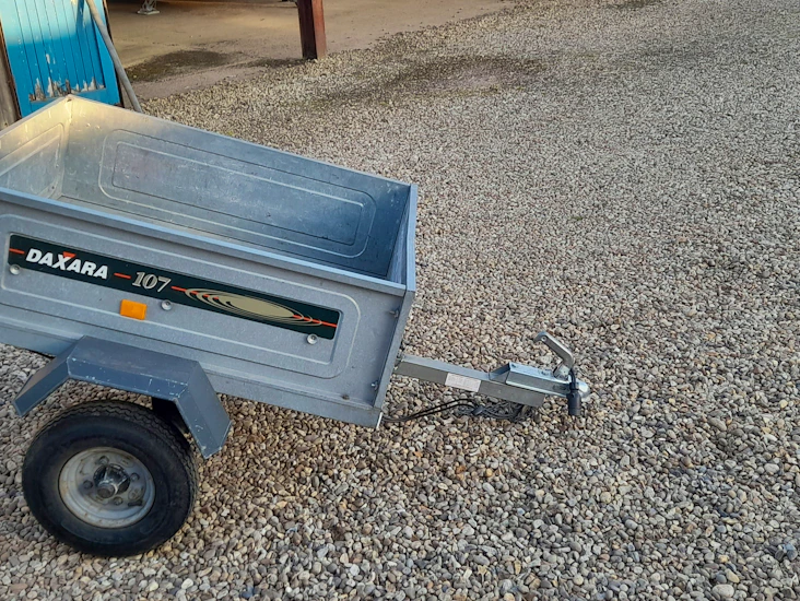 Small galvanised open trailer approx 3'x4'