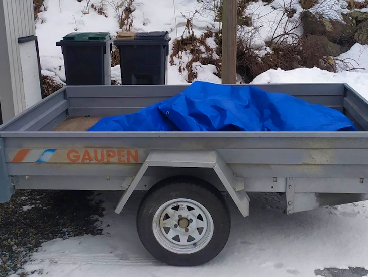 Tilhenger til leie. kassemål 144x255x35 cm