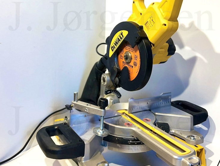 Dewalt kap-/geringssav med udtræk inkl. arbejdsbord
