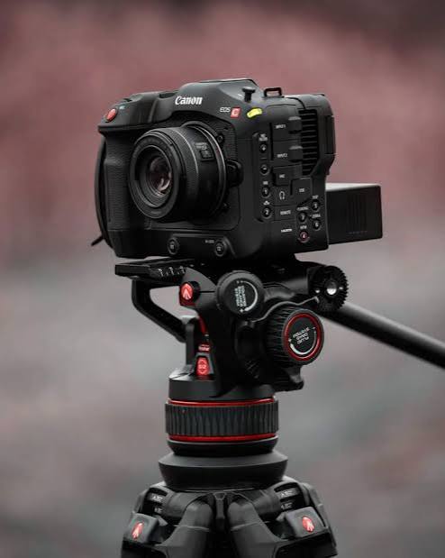 Canon eos c70 youtube studio kit | rode go ii + 2x lav mic | tripod + fluid head | built-in nd | raw cinema | netflix