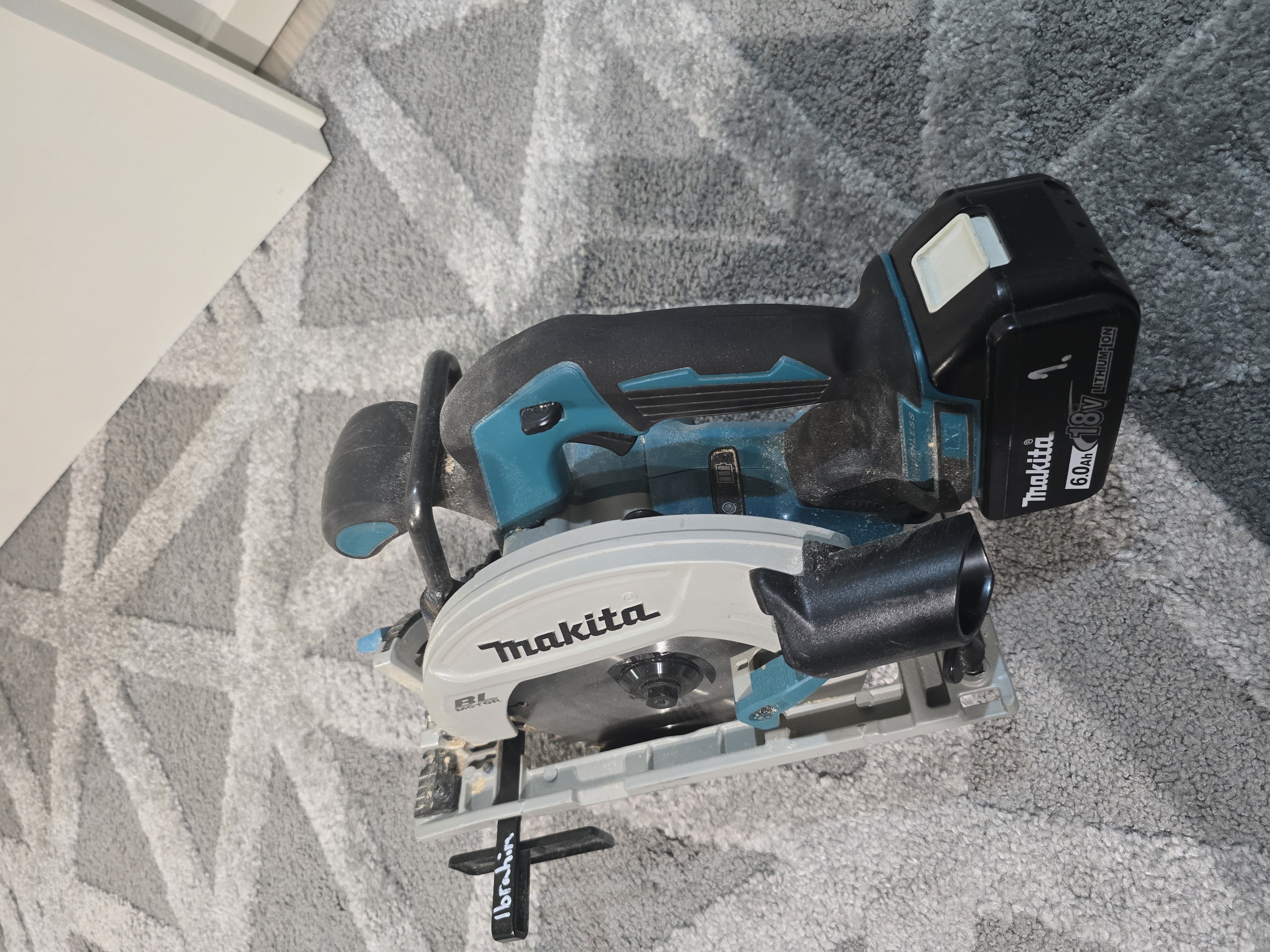 Makita akkukäyttöinen viimeistelynaulain