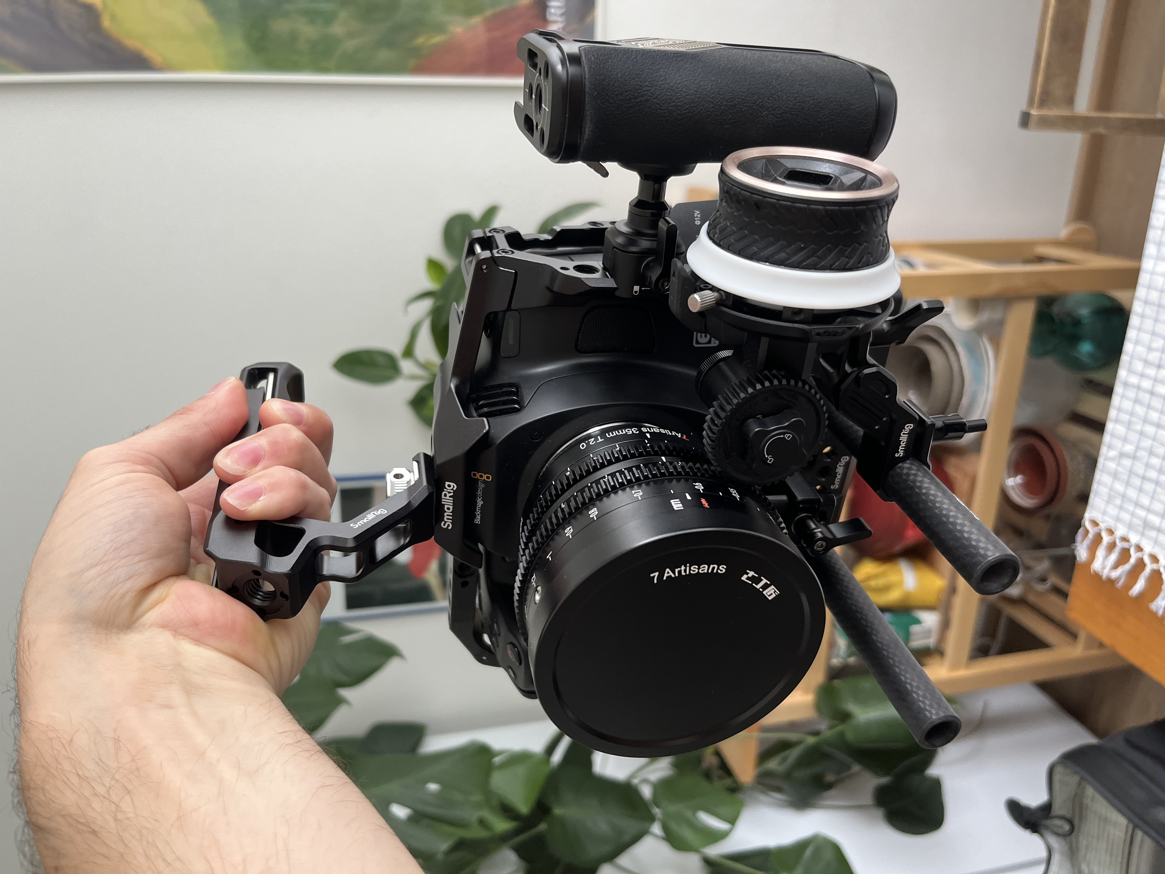 Blackmagic cinema camera 6k /35mm cinema optiikka/ cage + tarvikkeet 