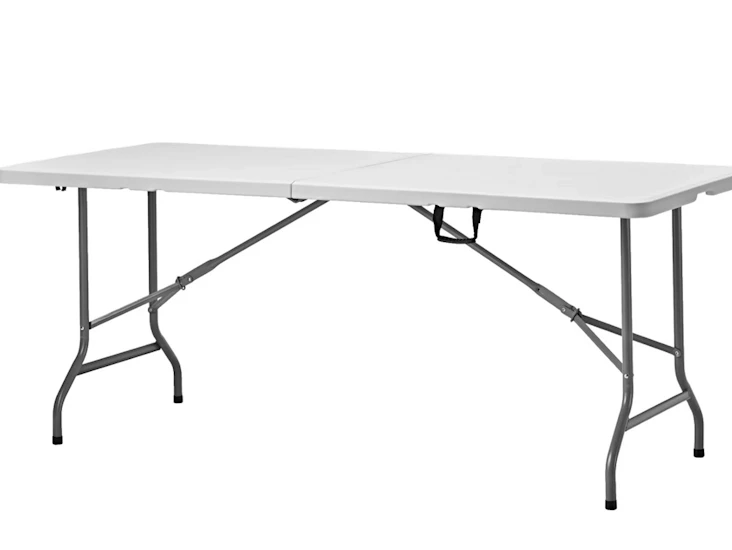 Ihopfällbara bord + stolar. totalt 18 platser.