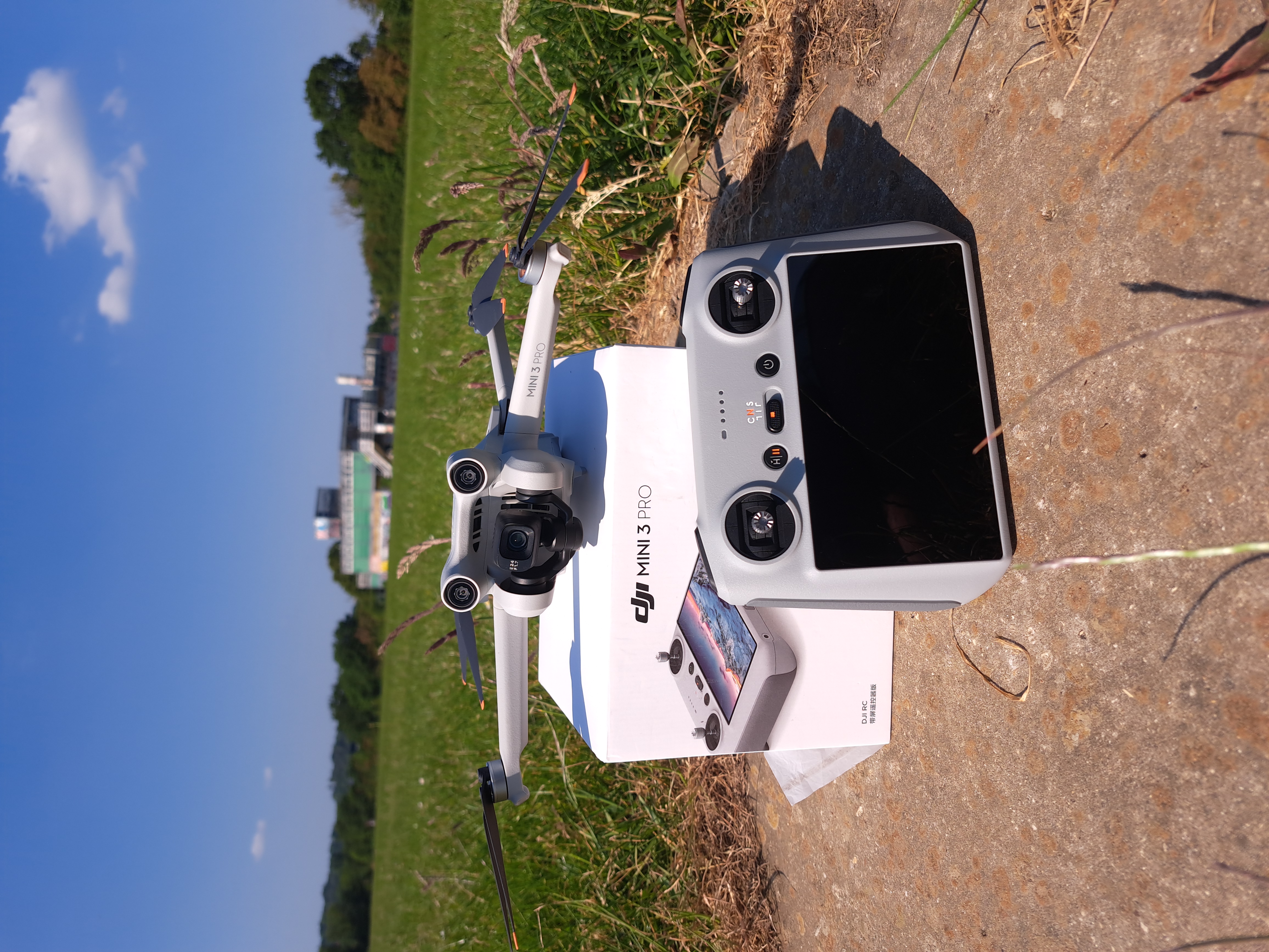 Dji mini 3 pro + battery + rc (with screen) + nd filters + sd card