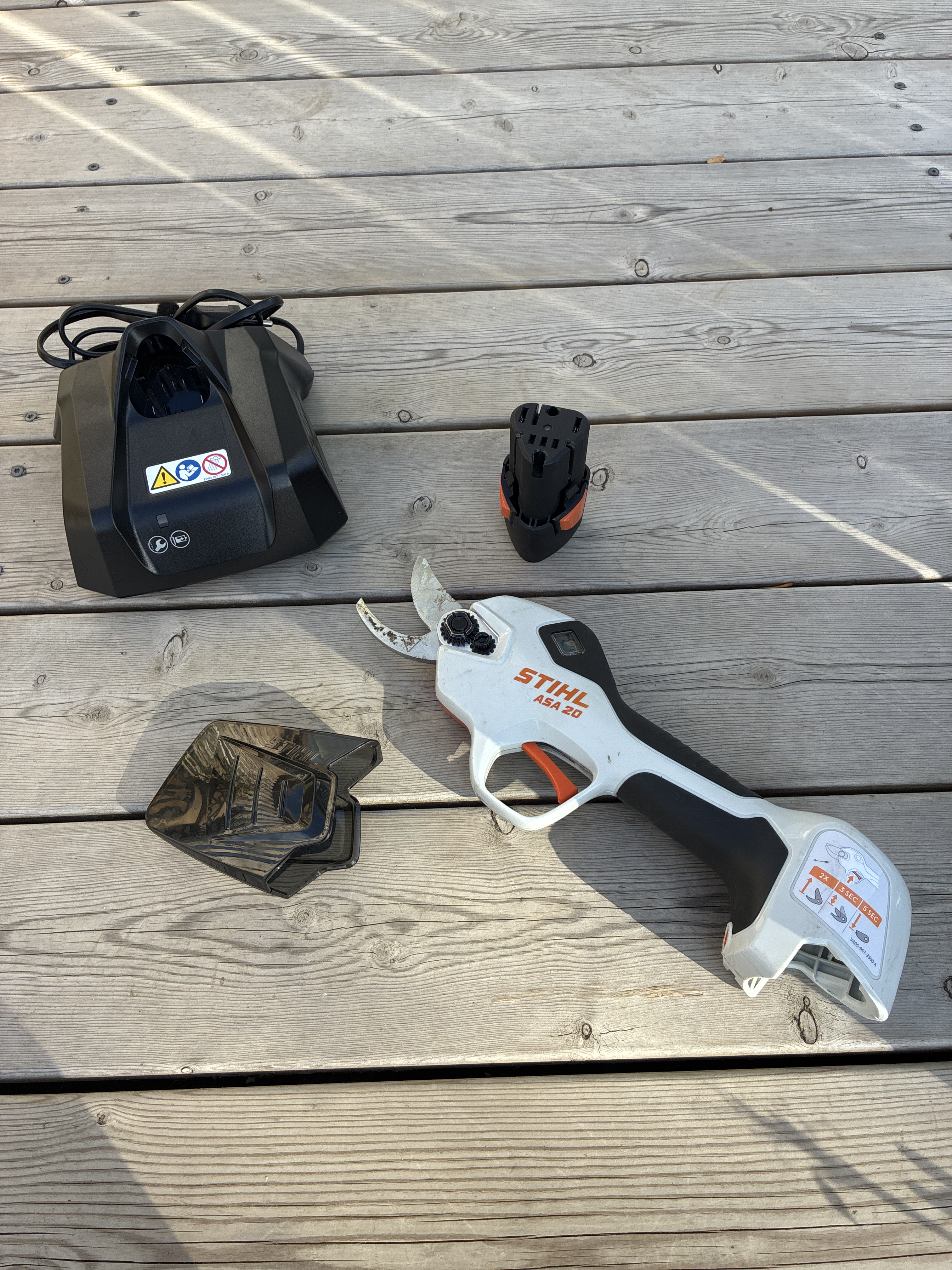 Batteridriven sekatör stihl asa 20 (batteri + laddare)