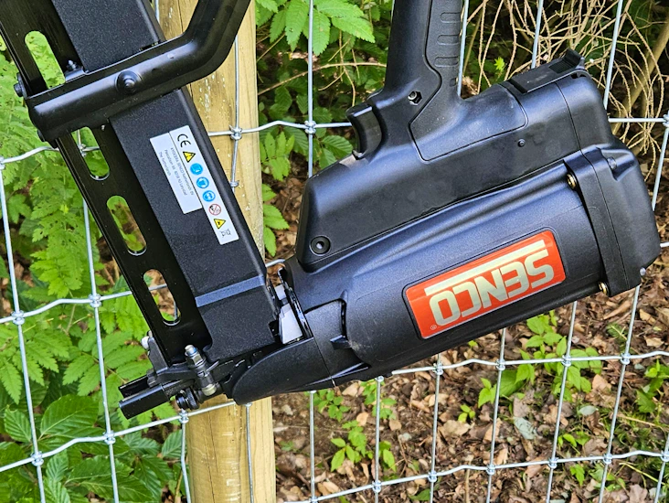 Stängselspikpistol/ gasdriven pistol för att skjuta märlor