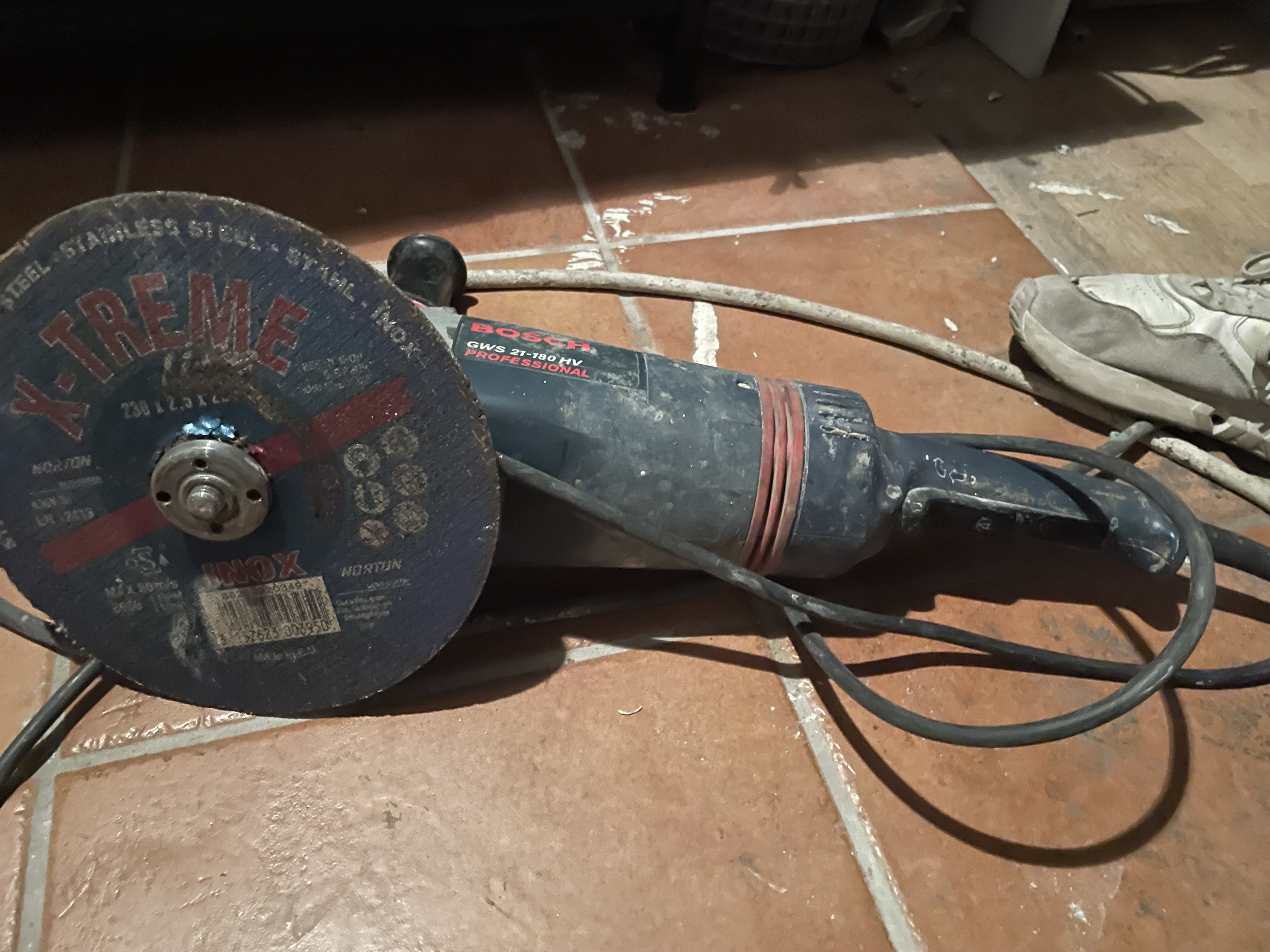 Bosch gws 21-180 hv professional – kraftig vinkelslip uthyres