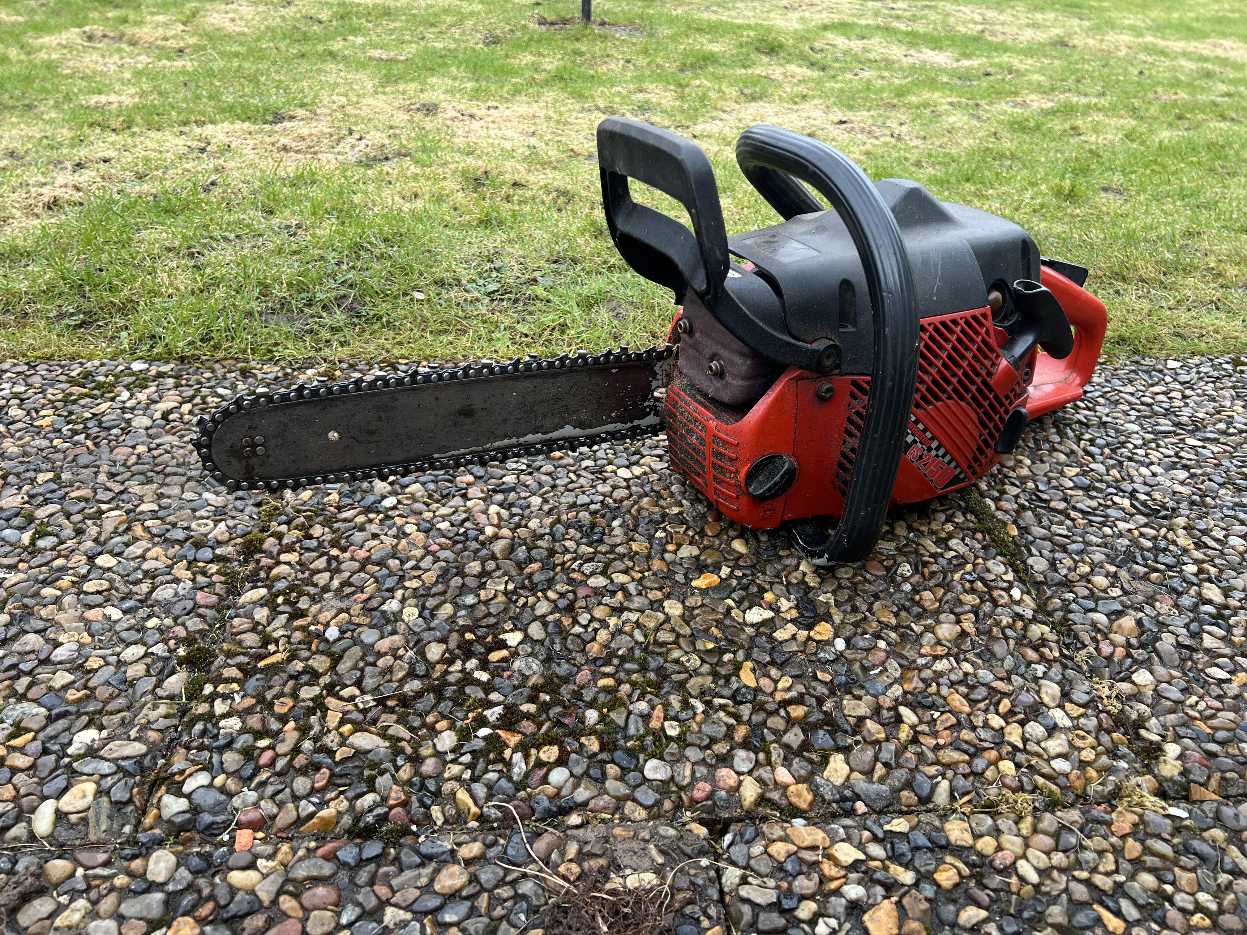 Motorsåg bensin – kraftfull för ved & trädfällning