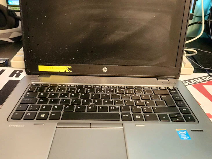 Hp elitebook 840 g2, intel i5 5300u cpu, 8gb rammimne, 120gb ssd.