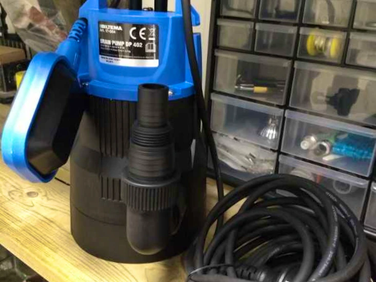 Dränkbar dräneringspump (vattenpump) m. slang