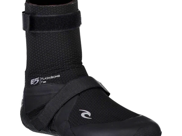 Surfboots, handskar och hoodie