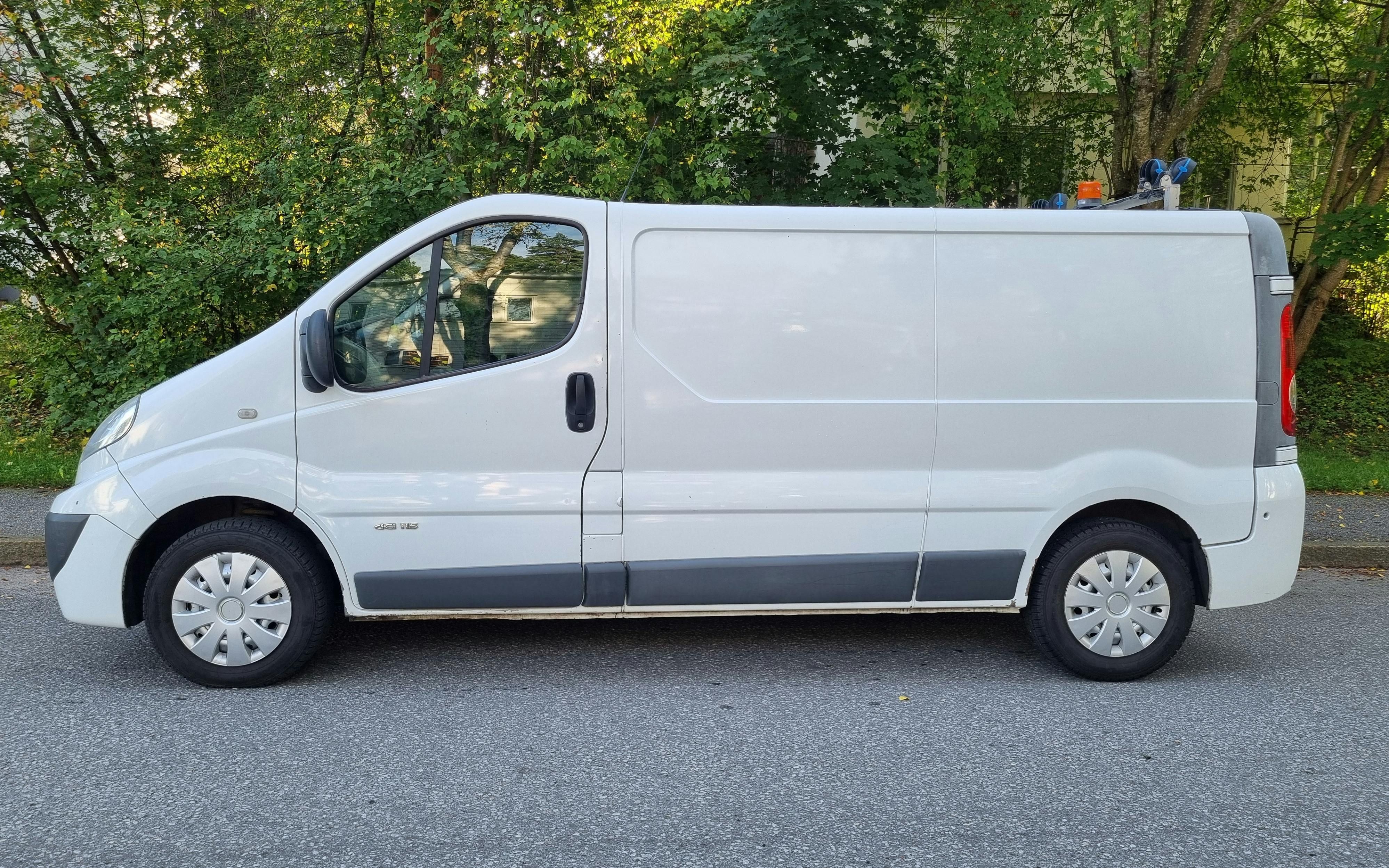 Flyttbil / skåpbil i barkarby nära ikea, nissan primastar
