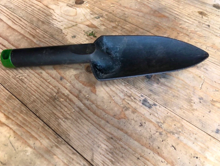 Liten trädgårdsspade