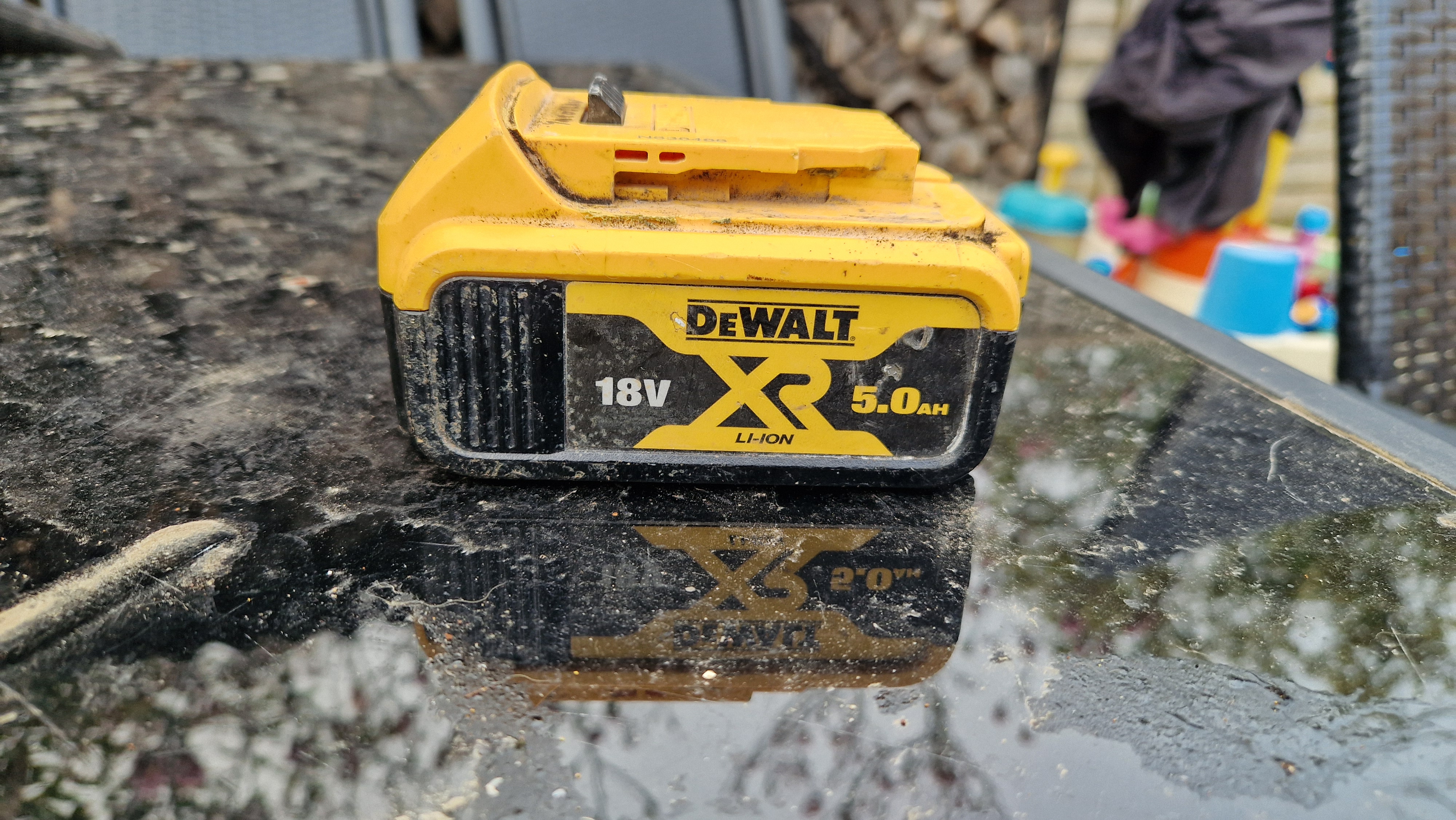 18v dewalt battery 