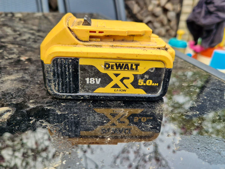 18v dewalt battery