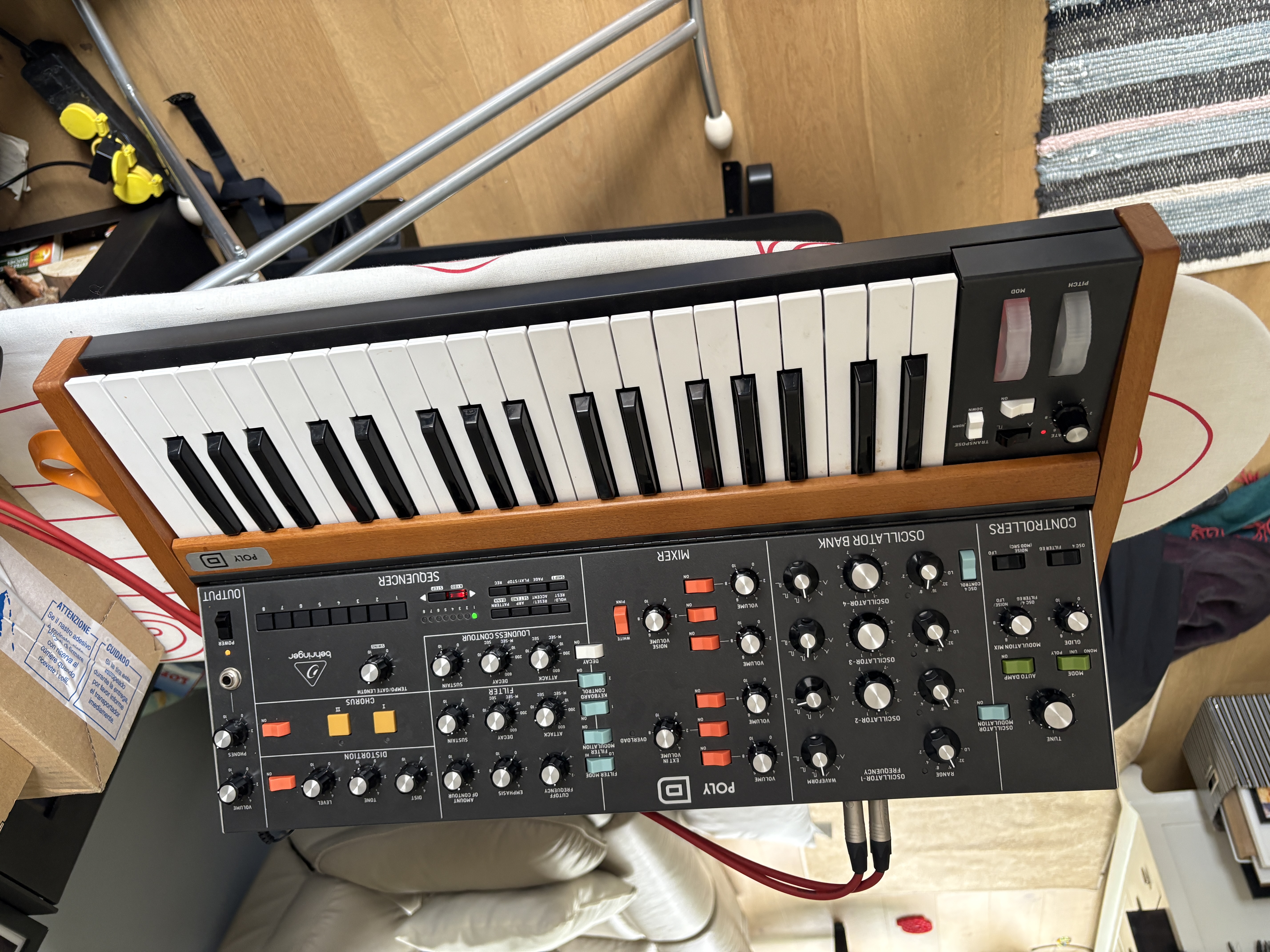 Behringer poly d synthersizer