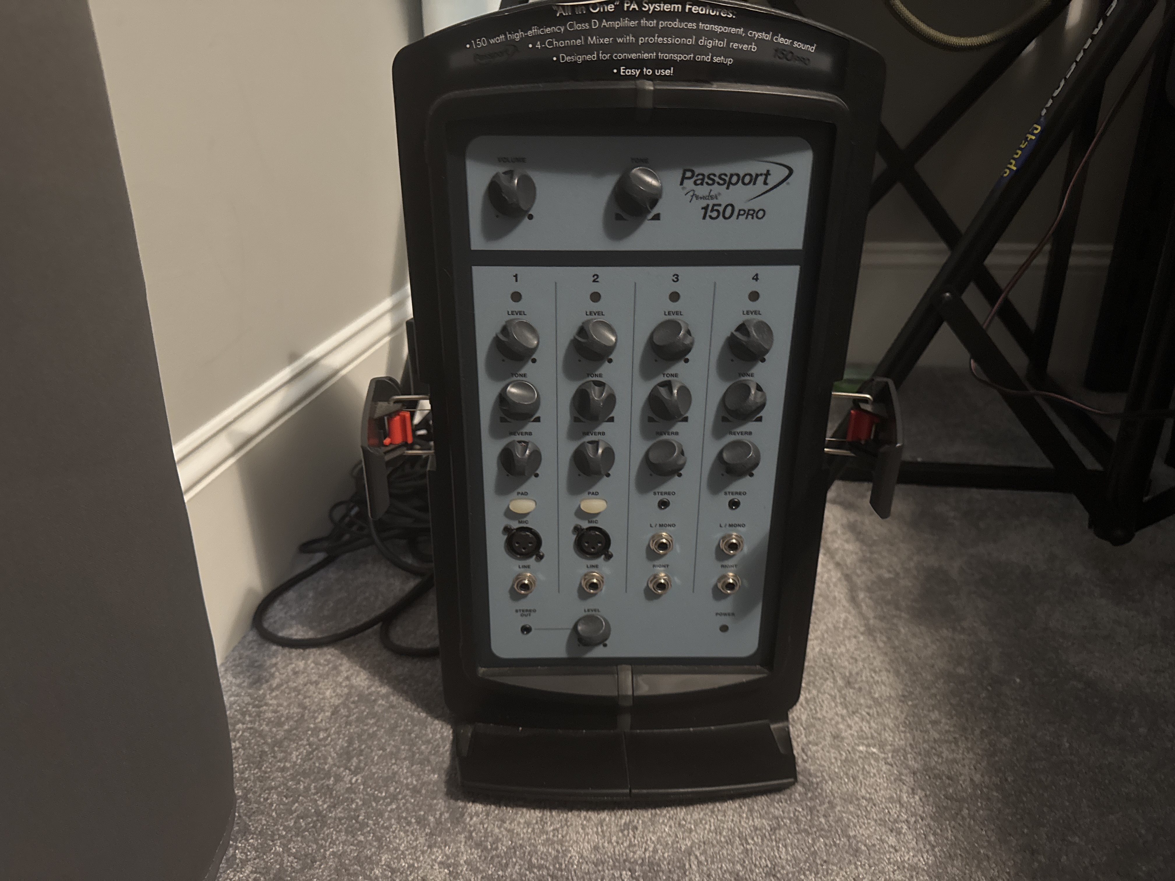 Fender - passport 150 pro